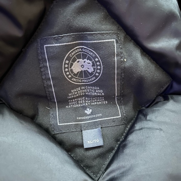 Selling a black label Canada Goose parka, size XL - Picture 2 of 6
